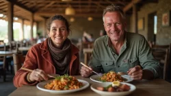 Ein internationales Paar teilt ein traditionelles Essen in einem Restaurant in Eswatini-Swasiland