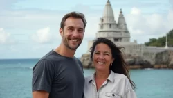 Interkulturelles Paar besucht gemeinsam eine Sehenswürdigkeit in St. Kitts und Nevis